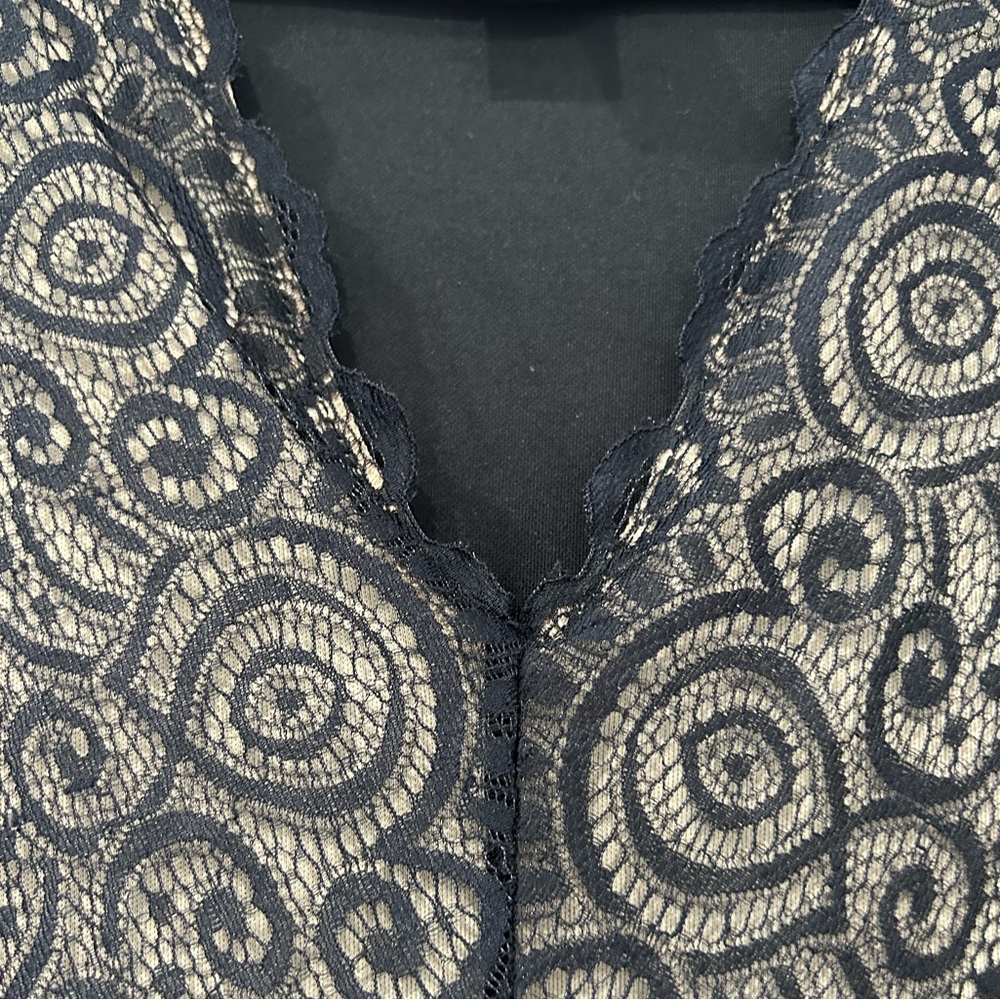 GORGEOUS MEDIUM BLACK LACE DRESS FROM MIIN - Picture 4 of 6